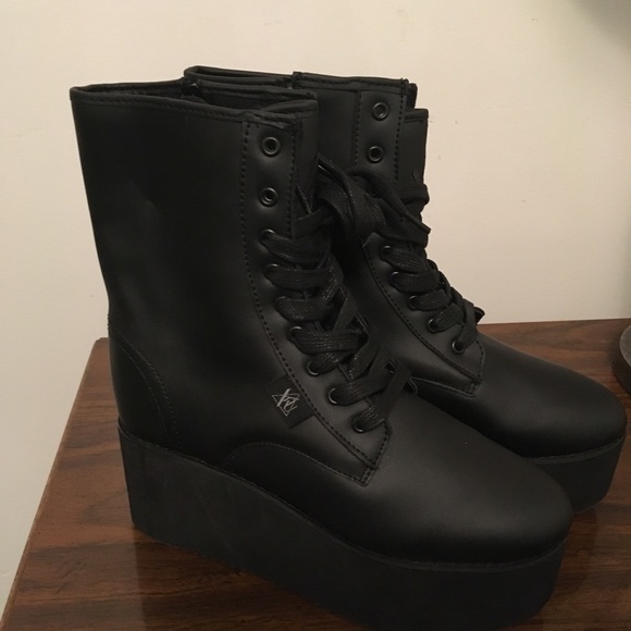 Shoes - Black Platform Lace up Boots